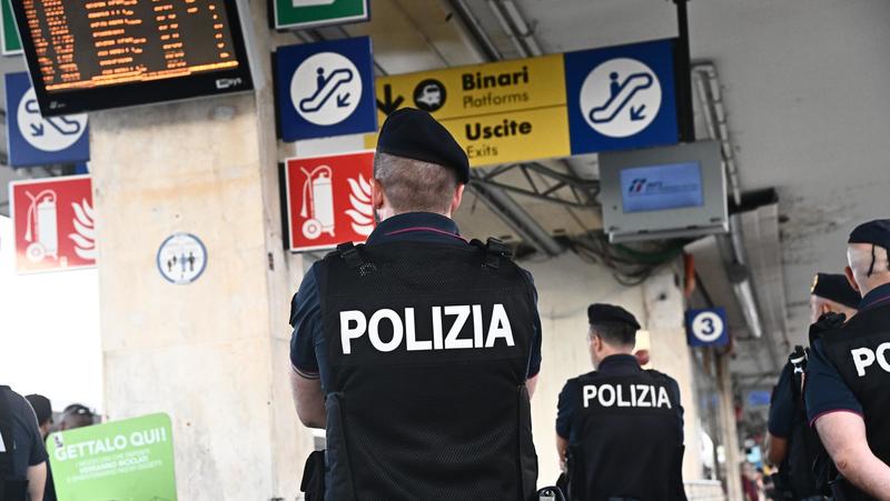 Stazione di Bologna senza pace: poliziotti presi a calci e testate da un giovane