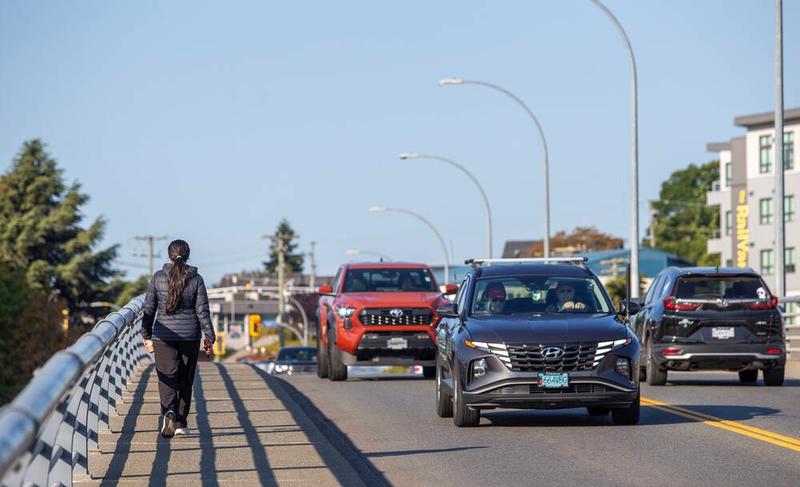 Comment: The Bay Street bridge used to have a side gig