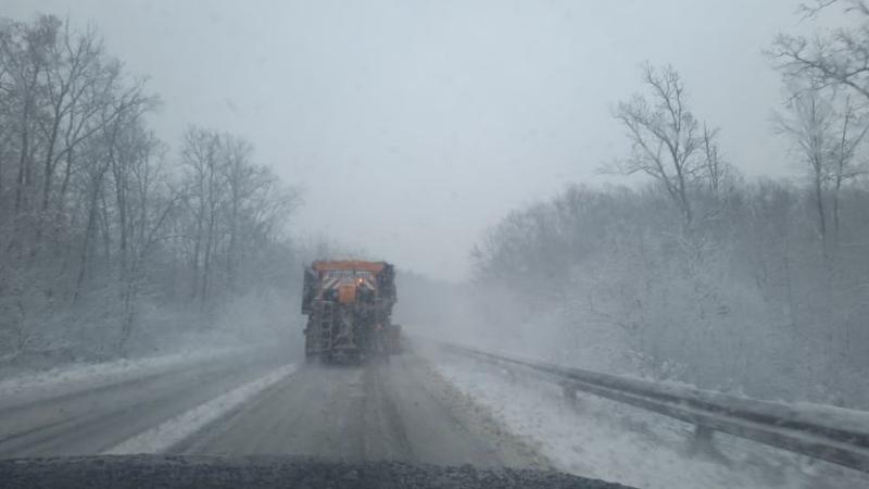 Putevi Srbije: Kod Lebana voda na kolovozu, kod Doljevca odron