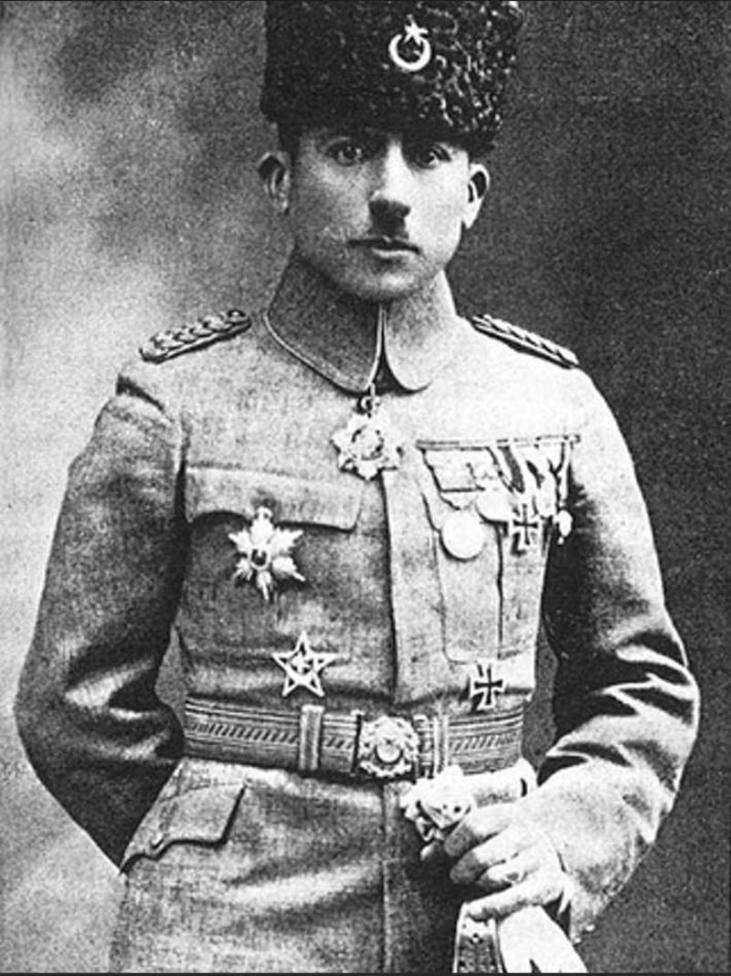 Hilal altında dört sene