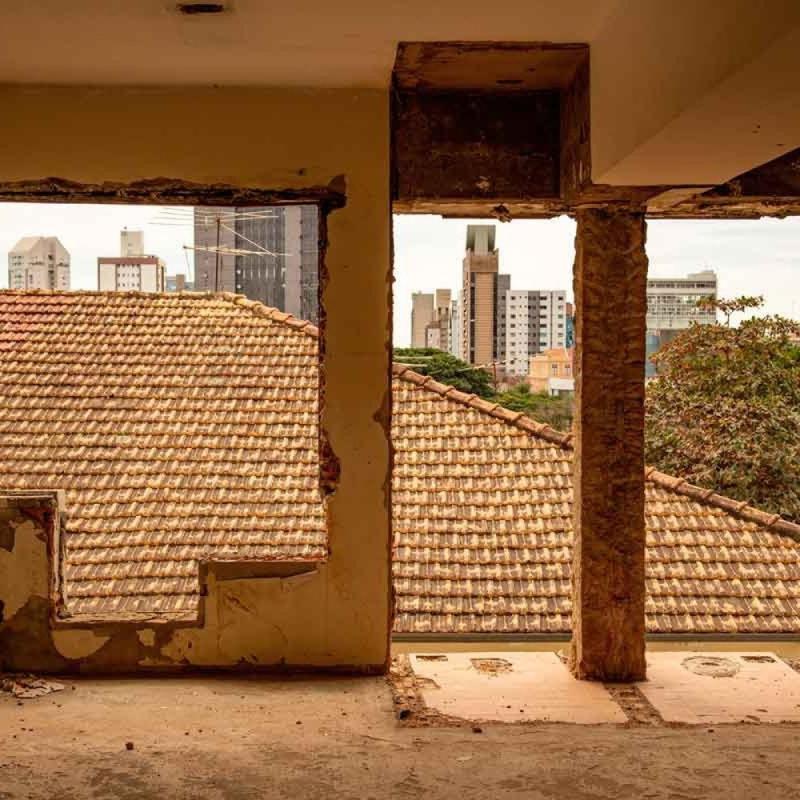 Ensaio sobre prédio abandonado vira decoração de luxo