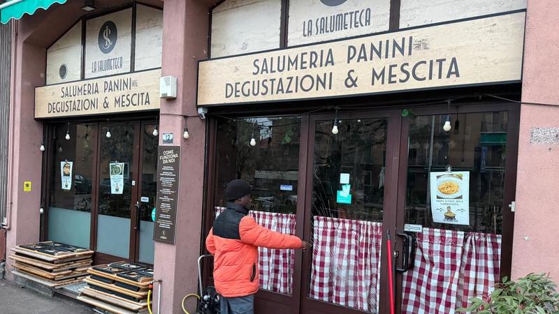 Spaccate la notte di Capodanno nel centro storico di Pavia: denunciato un altro minorenne