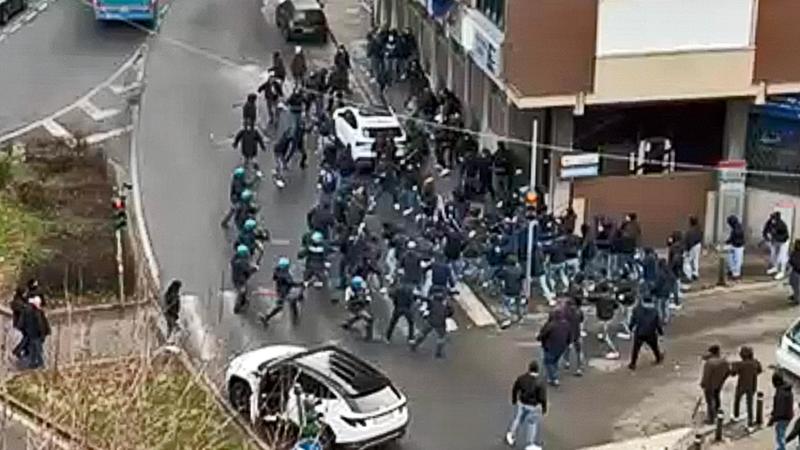 Tafferugli prima di Como-Bologna, agguato ultrà al bar: 2 arresti e 53 bolognesi denunciati