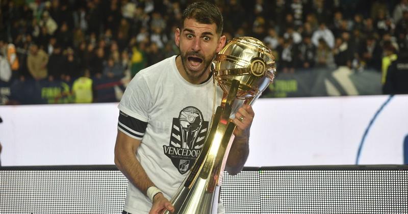 Glória aos vencedores