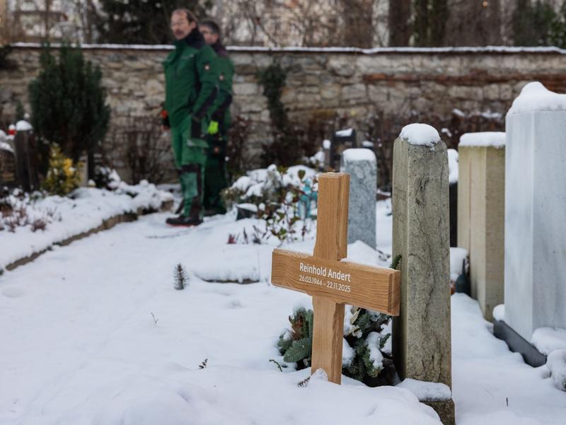 Am Grab von Reinhold Andert: Warum die DDR nicht einfach verschwindet