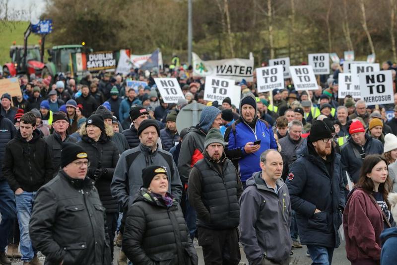 Milhares de agricultores protestam na Irlanda contra acordo UE-Mercosul