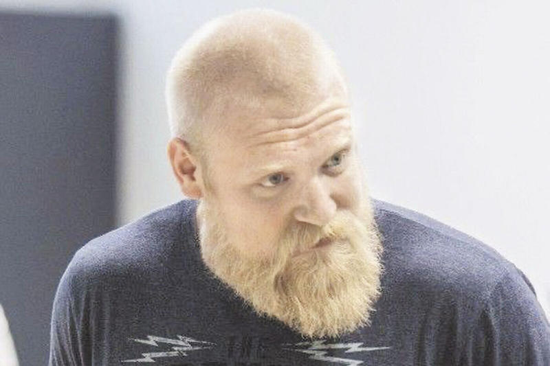 Смех сквозь боли: больничный клоун в костюме Деда Мороза рассказал о сложностях профессии