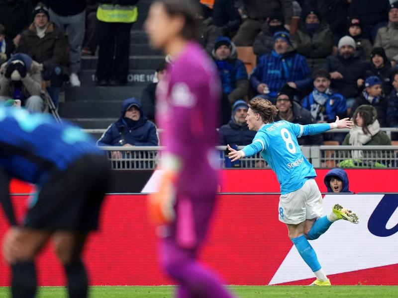 Evitato il Â«trappoloneÂ», McTominay rimonta due volte l'Inter e il Napoli resta in corsa