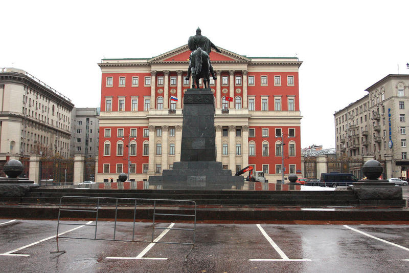 «Скелет выносили на виду у всех» - специалист объяснил, в чем изъян «главной московской лошади»