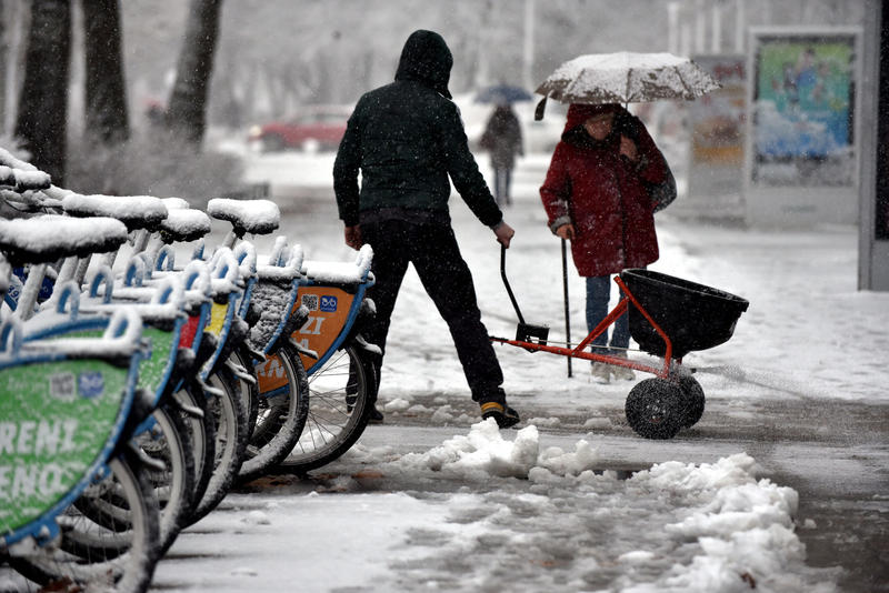 Ne pada snijeg da pokrije brijeg
