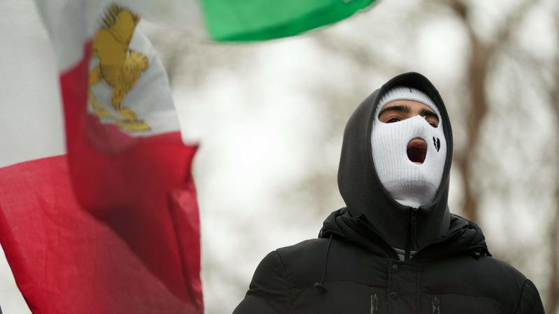 Trump valuta l’intervento. La minaccia di Teheran: “Colpiremo Usa e Israele” /