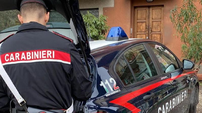 Guastalla, maltratta il padre per ottenere i soldi per la droga