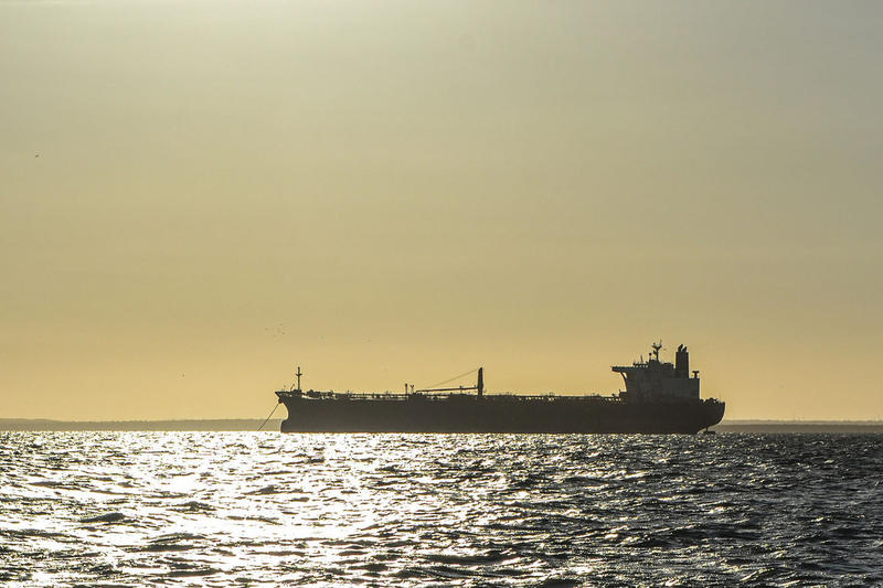 Экономист оценил влияние смены власти в Венесуэле на цены на нефть