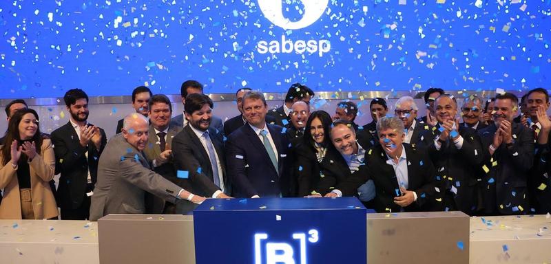 Tarcísio terá com a Sabesp o pulso firme que Lula teve com a Enel?