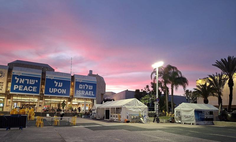 Sundown at Hostage Square – Folding up our Tents