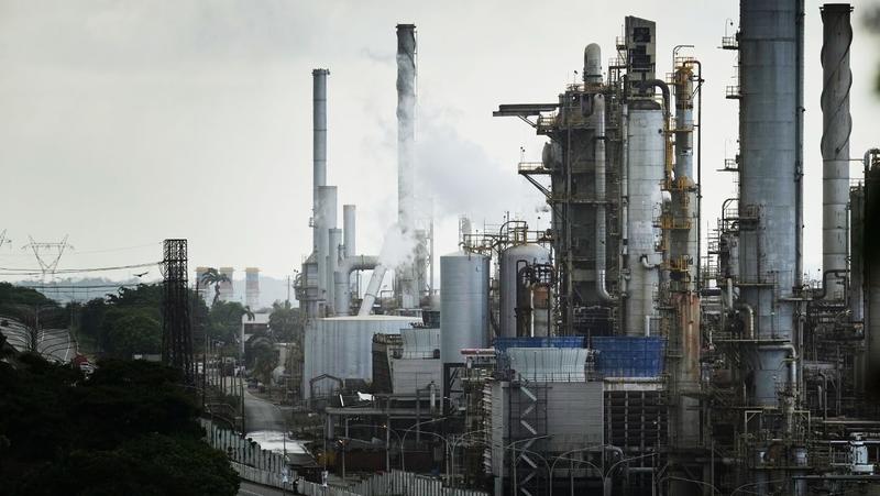 Το πετρέλαιο και η θυσία στον βωμό του δολα­ρίου