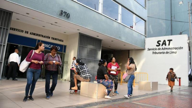 ¿Quién multa al SAT?