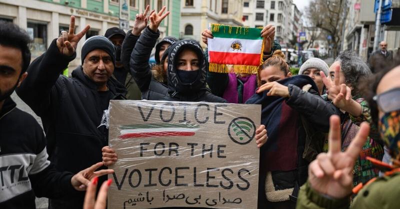 Iran government stages mass rallies as alarm grows over protest toll