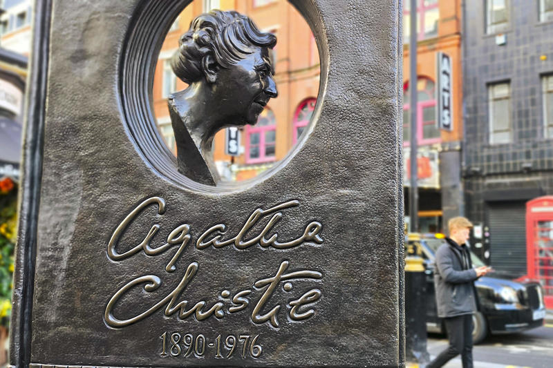 Agatha Christie atrapa a nuevos lectores y sigue vigente 50 años después de su muerte
