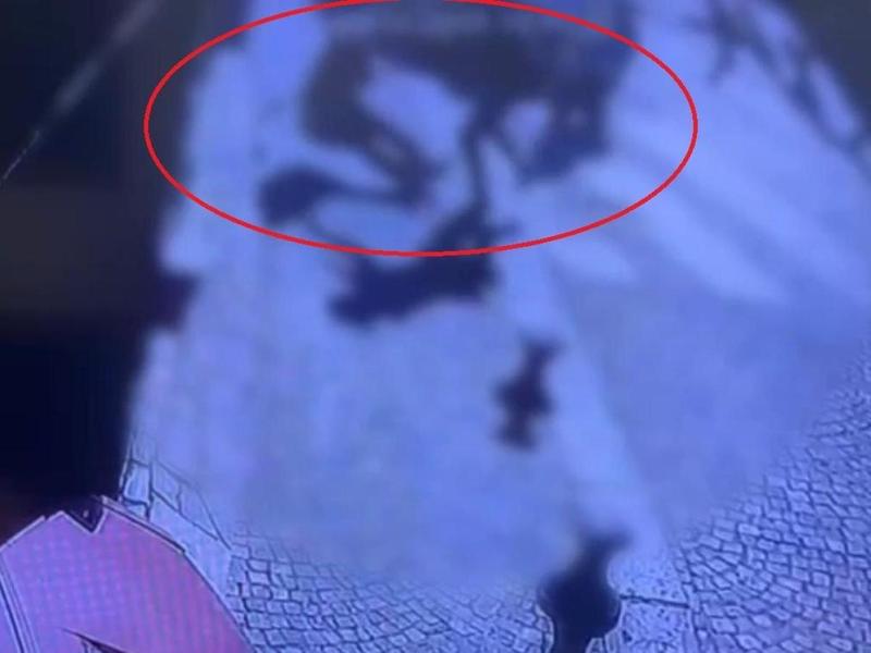 Video | Rapina violentaai danni di una 77enneÂ per strapparle la collana,Â era in regime di semilibertÃ 