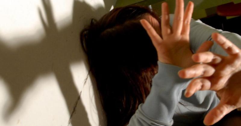 Prova a strappare gli slip a una 19enne e poi tenta di molestare un'altra donna in centro a Perugia: arrestato per violenza sessuale