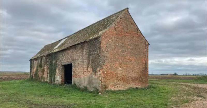 Councillors defy official advice over barn conversion SEVEN times its original size
