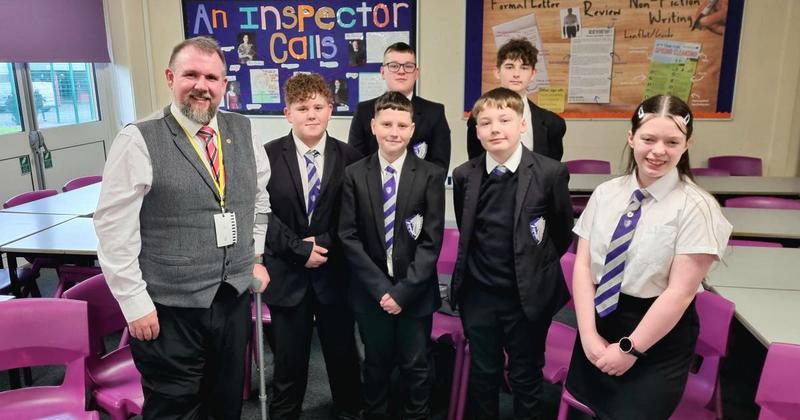 Politician visits school and praises pupils for 'incisive questions'