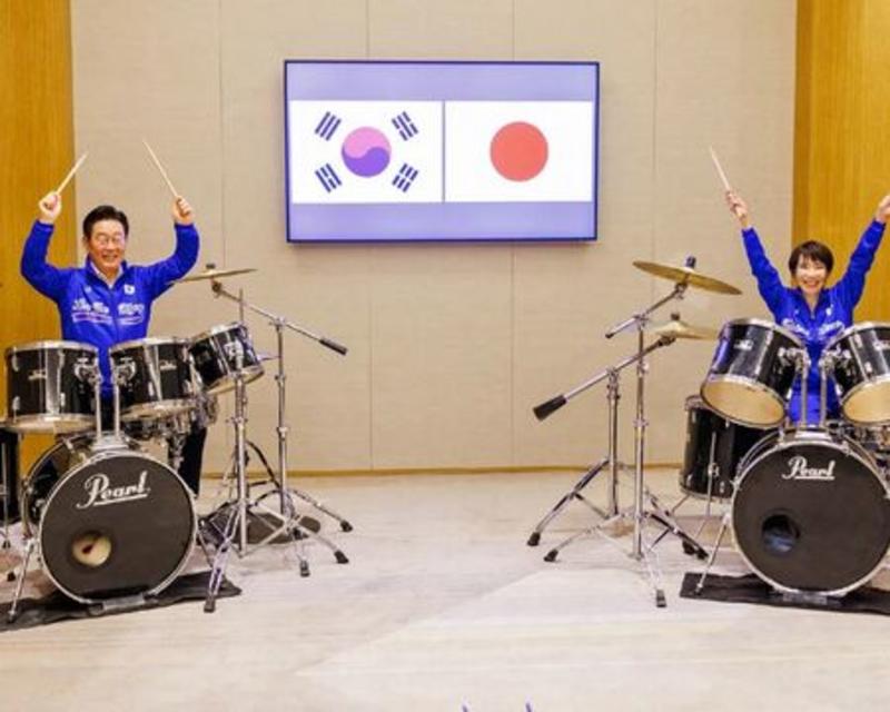 Японски и южнокорейски лидери си сформираха джем сесия с K-pop хитове на среща на върха