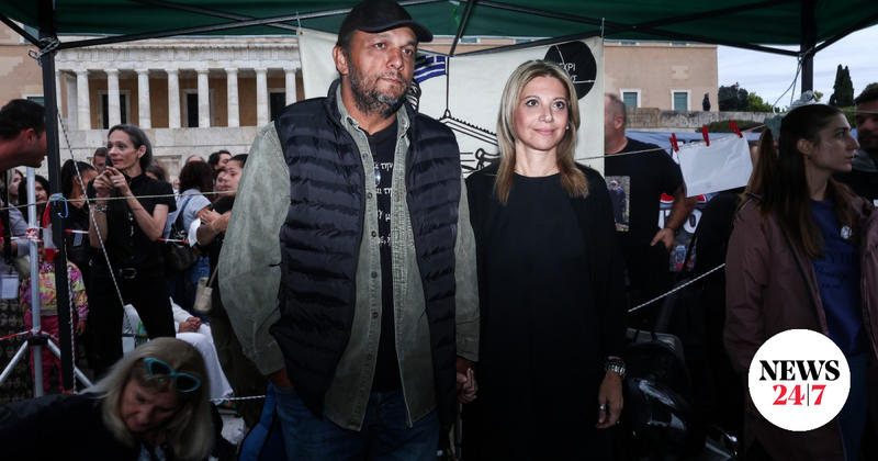 Τρία σενάρια για την Καρυστιανού