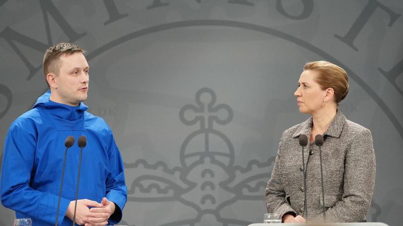 Trump insiste: “Groenlandia ci serve, altre opzioni inaccettabili”. Ma la Danimarca mostra i muscoli. Macron: “Annessione avrebbe conseguenze senza precedenti”