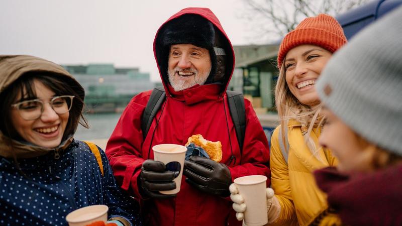 Perché in inverno ci sentiamo più stanchi: cosa può aiutare (davvero) per stare subito meglio