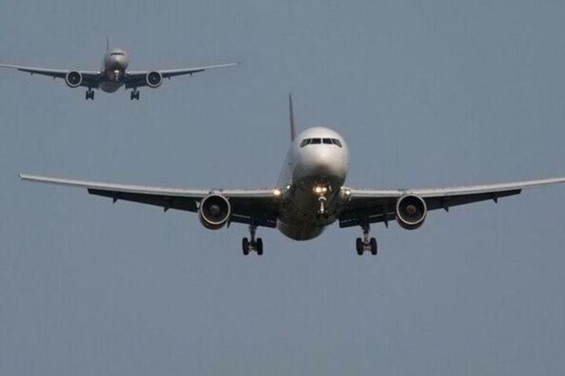 Заслуженный пилот рассказал о возможных причинах опасного сближения российского и узбекского самолетов над Казахстаном