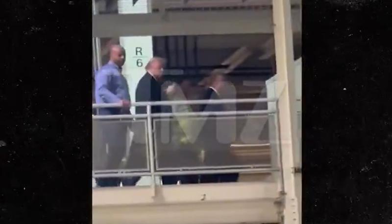 VÍDEO – Trump perde a linha ao ser confrontado por homem