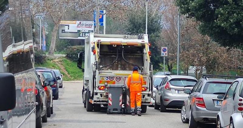L'immondizia costa cara agli umbri: ancora aumenti per la tariffa rifiuti. Salasso da 400 euro