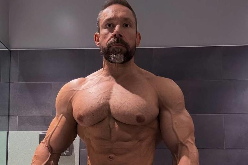 Um fisiculturista natural conseguiria competir contra atletas hormonizados?