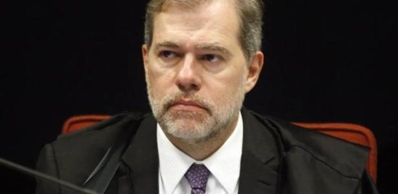 Toffoli tem amizade de décadas com advogado de dono do Banco Master