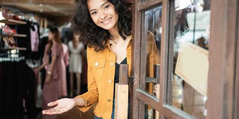 German man picks apart the American habit of smiling at strangers in the most German way