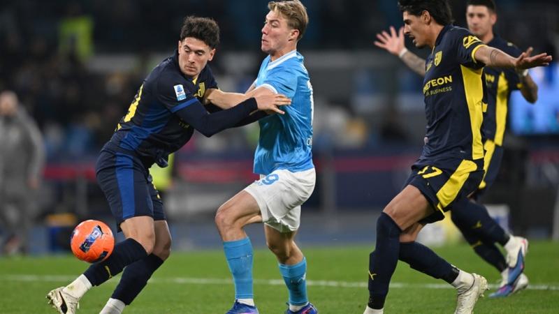 Distratto e stanco, il Napoli sbatte contro il catenaccio del Parma. Ma Conte resta il nostro idolo