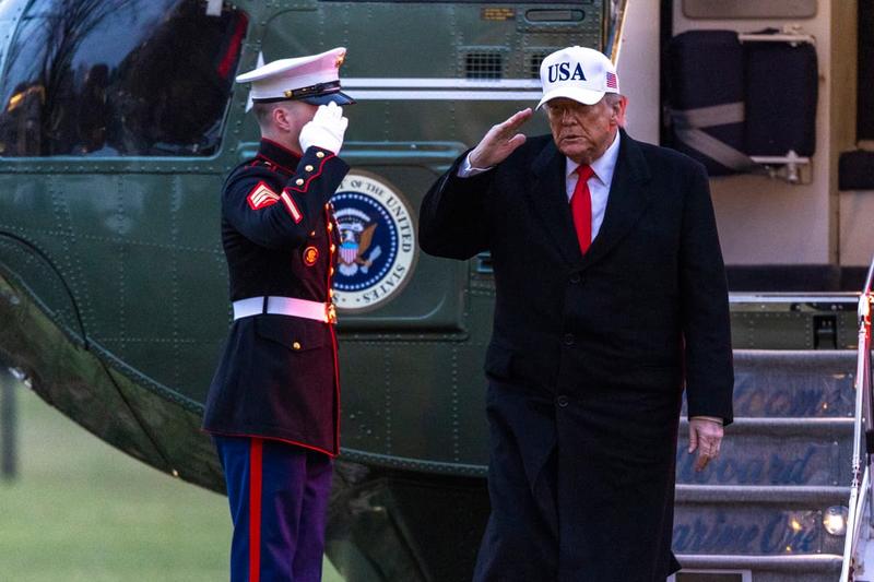 (POGLED) Kolumna Vesne V. Godina: Trump blebeta smrtno resno. Dokler ima dovolj moči, ga ne more nič ustaviti