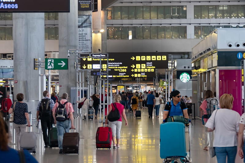 Thongs, rebajas, and airport tears