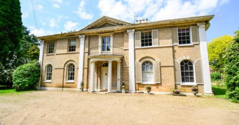 'Charming' Georgian flat going under the hammer for £100k