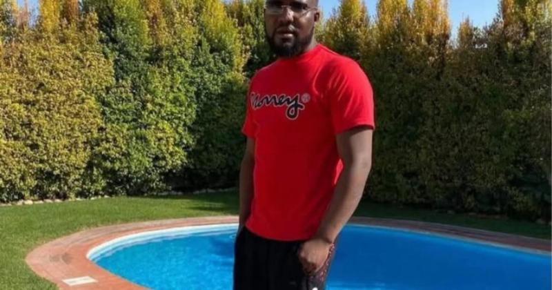 Man in 30s dies after street robbery