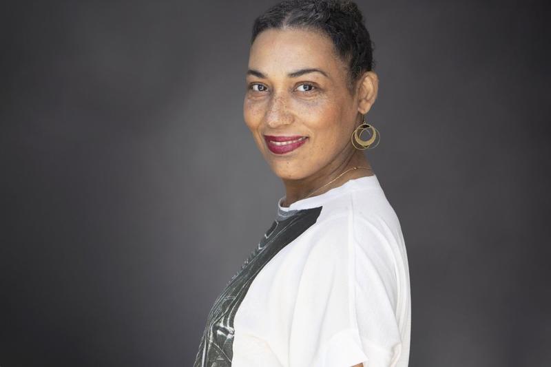 Après la capture de Nicolas Maduro et alors que Donald Trump tourne son regard vers le Groenland, notre chroniqueuse Estelle-Sarah Bulle s’appuie sur les enjeux historiques et géographiques que posent les défis de notre monde actuel. Elle souligne la place qu’y occupe la culture riche de la France caribéenne.