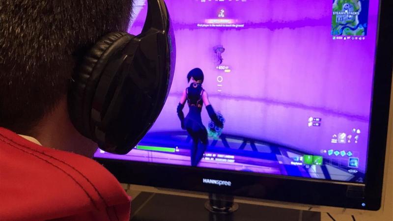 La Policía revisa los chats de Fortnite y Roblox del niño de 9 años que se quitó la vida en un pueblo de Valencia