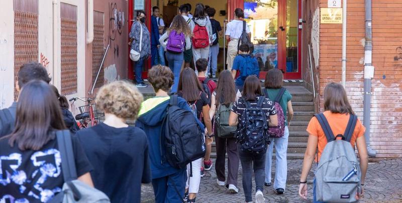 Piano di accorpamenti, la provincia di Ferrara trema: «Meno docenti e soldi»