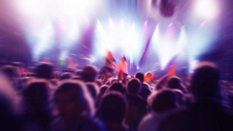 Sorrento, rapina catenina da 5mila euro in discoteca: viene individuato per un tatuaggio