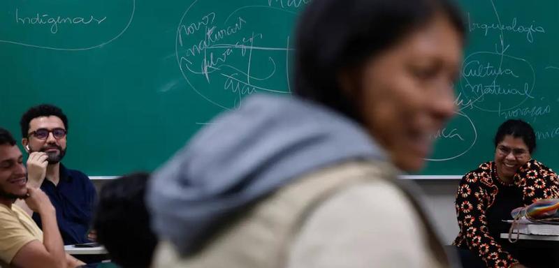 Educação, desenvolvimento e tempos de guerra