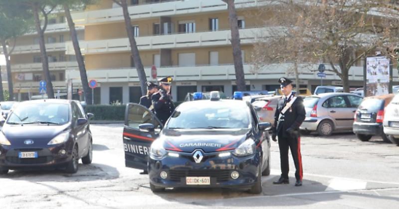 Fermato dal comandante fuori servizio, viene trovato in possesso di Mdma e metanfetamina: arrestato 43enne austriaco