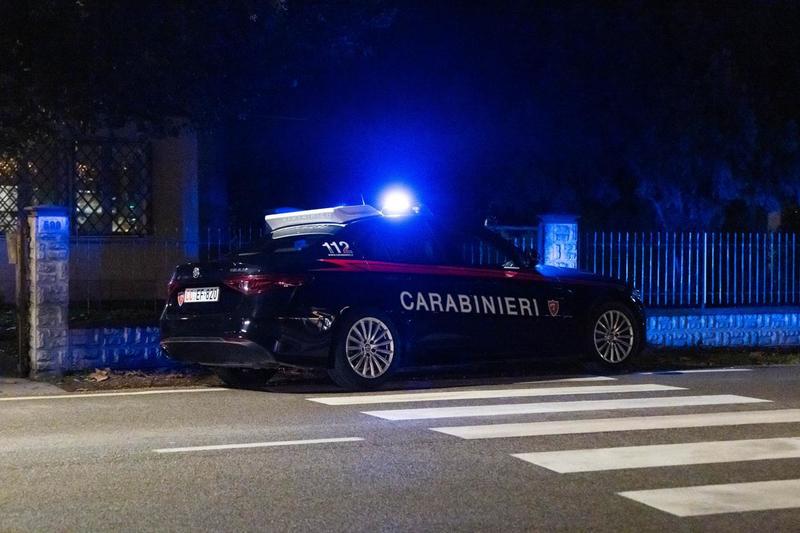 Attacca con violenza i carabinieri a Ferrara, spray e taser per fermarlo
