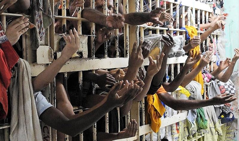 Bolsonarismo preocupado com prisões lembra história da “laranja madura”